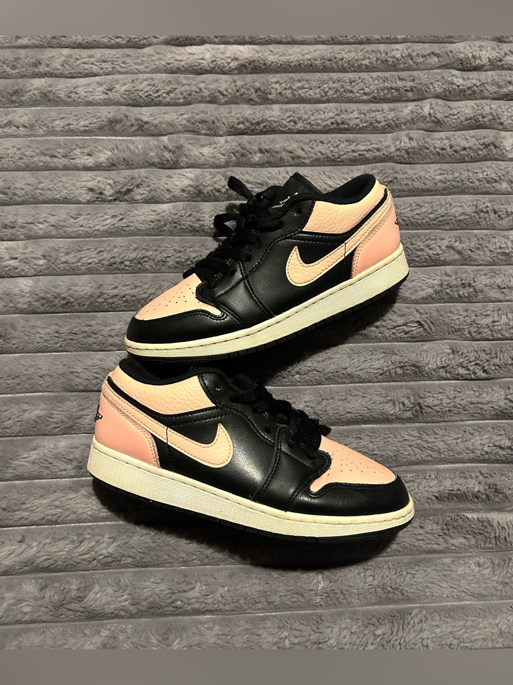 Jordan 1 Low Crimson Tint